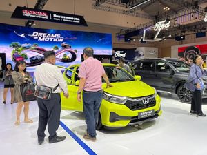 Permintaan Kredit Mobil LCGC Merosot Imbas Kelas Menengah Turun Kasta