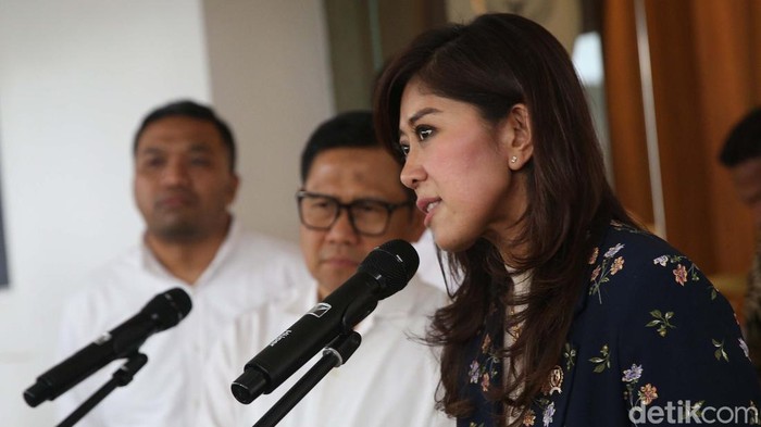 Muhaimin Iskandar-Meutya Hafid Bahas Penanganan Judol Menteri Koordinator Pembangunan Masyarakat (Menko PM) Muhaimin Iskandar bertemu Menteri Menkomdigi Meutya Hafid. Pertemuan itu membahas penanganan judi online.