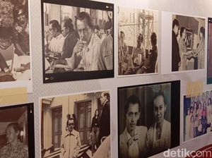Pameran 100 Tahun AA Navis: Sebuah Dinding Memori