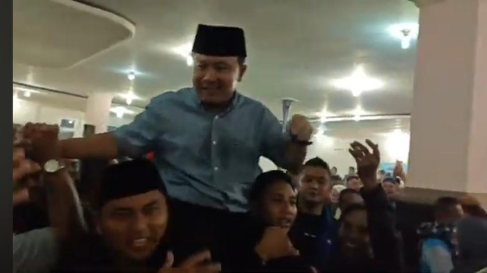 Paslon Dian-Tuti mengklam kemenangan Pilkada Kuningan.
