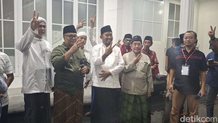 Paslon Fauzi-Imam saat konferensi pres.