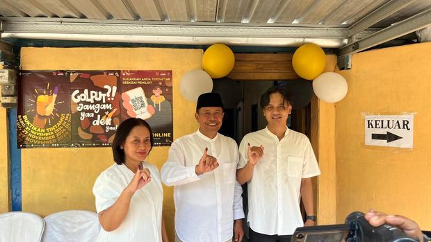 Paslon  tunggal Ony Anwar Harsono-Dwi Rianto Jatmiko unggul atas kotak kosong di Pilbup Ngawi.