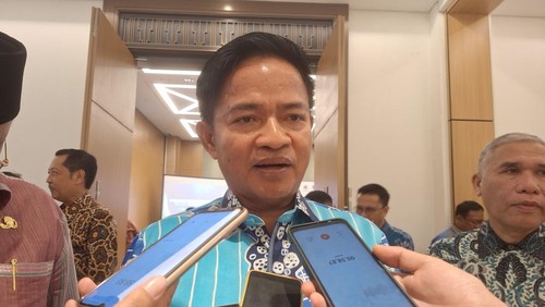 Pj Gubernur NTB, Hassanudin, saat diwawancarai di Mataram, Kamis (28/11/2024). (Nathea Citra/detikBali)