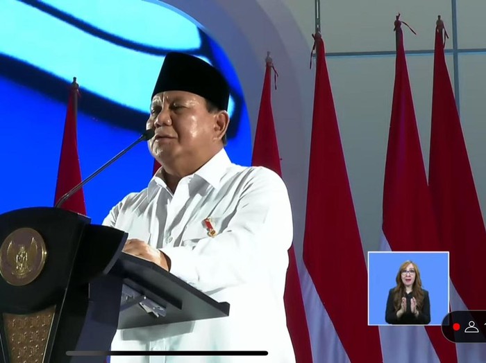 Prabowo saat memberikan sambutan di puncak Hari Guru Nasional 2024.
