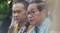 Alhamdulillah hasil real count KPUD DKI Jakarta dan perhitungan formulir C hasil KWK per pagi ini, Kamis, tanggal 28 November 2024, telah mencapai 100 persen TPS di seluruh daerah pemilihan Jakarta dengan menunjukkan hasil bagi pasangan nomor 03 yaitu 2.183.577 suara atau 50,07 persen, kata Pramono saat konferensi pers di Jakarta, Kamis (28/11/2024).