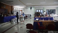 Menurut lembaga survei Charta Politika,terjadi penurunan partisipasi pemilih di Pilkada Jakarta 2024 dari 70% pada 2017 menjadi 58 % pada 2024.