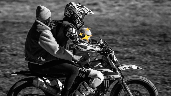 Rossi Bonceng Tiga Pacar dan Anaknya