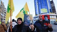 Gencatan senjata ini menyerukan penghentian awal pertempuran selama dua bulan dan mengharuskan Hizbullah untuk meninggalkan Lebanon selatan, sementara pasukan Israel harus kembali ke sisi perbatasan di Israel. REUTERS/Thaier Al-Sudani 