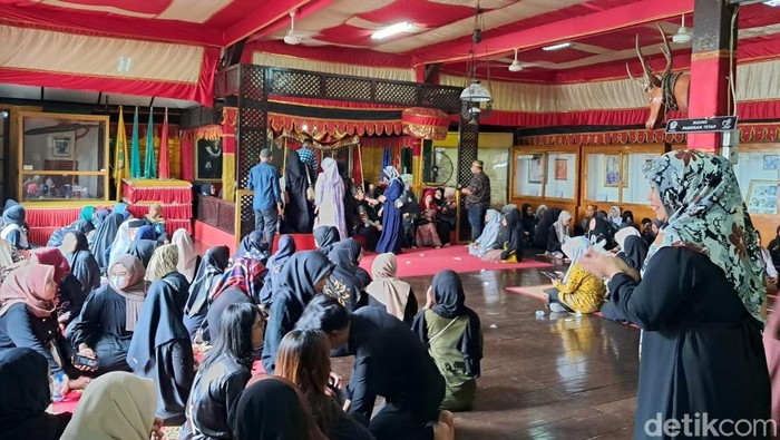Suasana persemayaman Raja Gowa ke-38 Andi Kumala Idjo di Istana Balla Lompoa.