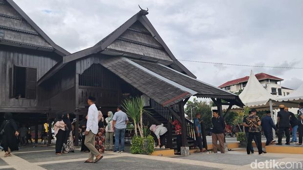 Suasana persemayaman Raja Gowa ke-38 Andi Kumala Idjo di Istana Balla Lompoa.