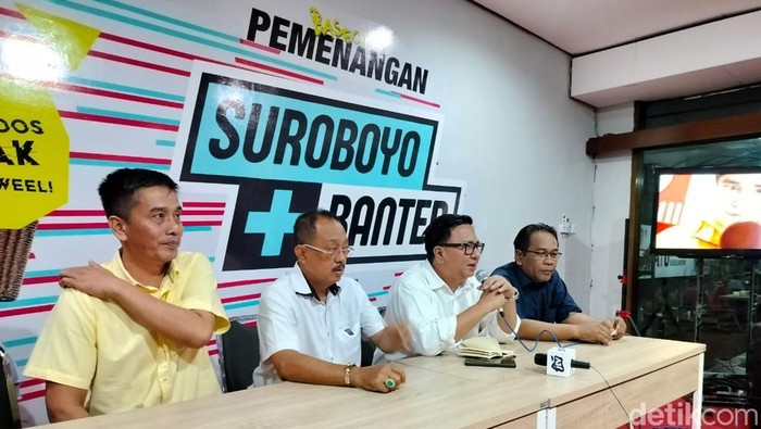 Tim Pemenangan Eri-Armuji menggelar konferensi pers hasil quick count internal.