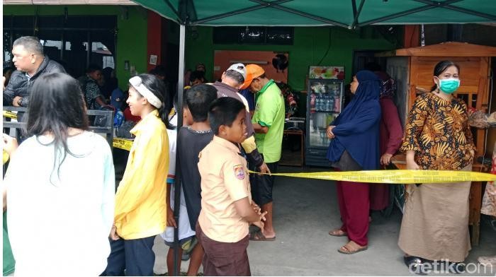 Warga digegerkan dengan penemuan pria tewas tergantung di Makassar.
