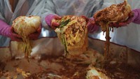 Dalam acara ini, sebanyak 8 ton kimchi diproduksi. Sebagian besar hasilnya akan disumbangkan kepada tetangga yang membutuhkan, sebagai bentuk solidaritas menghadapi cuaca dingin yang ekstrem.