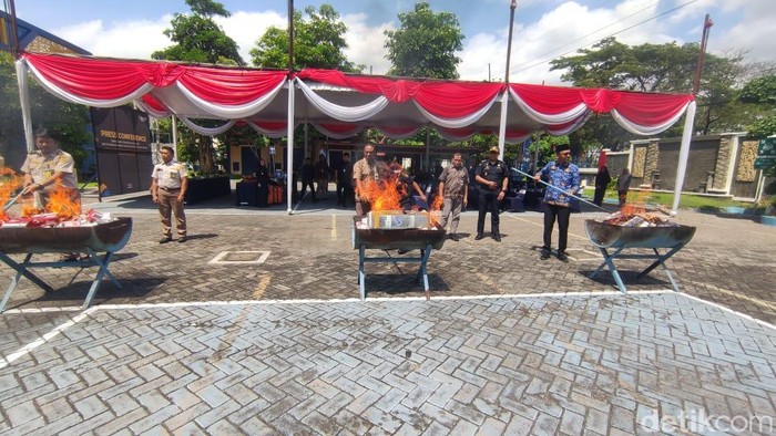 422 Barang Ilegal Senilai Rp 86.9 M Dimusnahkan Bea Cukai Juanda