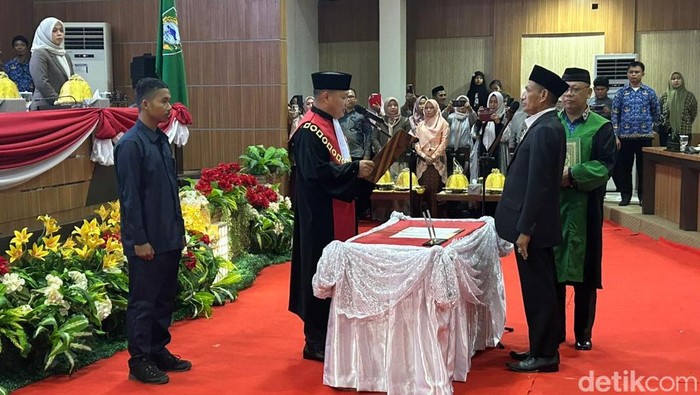 Politisi Partai Golkar Abdul Rasyid resmi dilantik sebagai Wakil Ketua I DPRD Maros, Sulawesi Selatan (Sulsel).