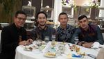 Romantis! Ali Syakieb, Calon Wakil Bupati Kab Bandung Dinner Bareng Istri