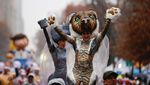 Antusiasme Warga Saksikan Parade Tahunan Thanksgiving di New York