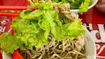 Gurihnya Nendang! Bakmi Acang Topping Ayam Kampung di Jakbar