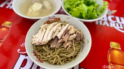 Usianya Ada yang 97 Tahun! Ini 5 Bakmi Legendaris dan Laris di Jakarta Barat
