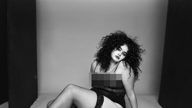 Di luar layar, wanita 27 tahun ini aktif mempromosikan gerakan body positivity. Sebagai model dan aktris dia sering tampil dalam kampanye fashion yang merayakan keberagaman tubuh. Foto: Instagram/@barbieferreira