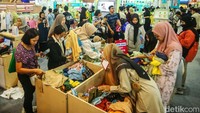 Pameran yang rutin digelar sejak 2008 ini menghadirkan lebih dari 500 brand, tak heran pameran ini terus diserbu emak-emak hingga jastiper.