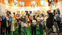 Harga barang-barang di pameran ini juga cukup murah, sebab banyak dari stand membuat diskon besar-besaran.  