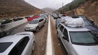 Penduduk yang mengungsi kembali dari Suriah di perbatasan Masnaa, Lebanon timur. AP/Hassan Ammar