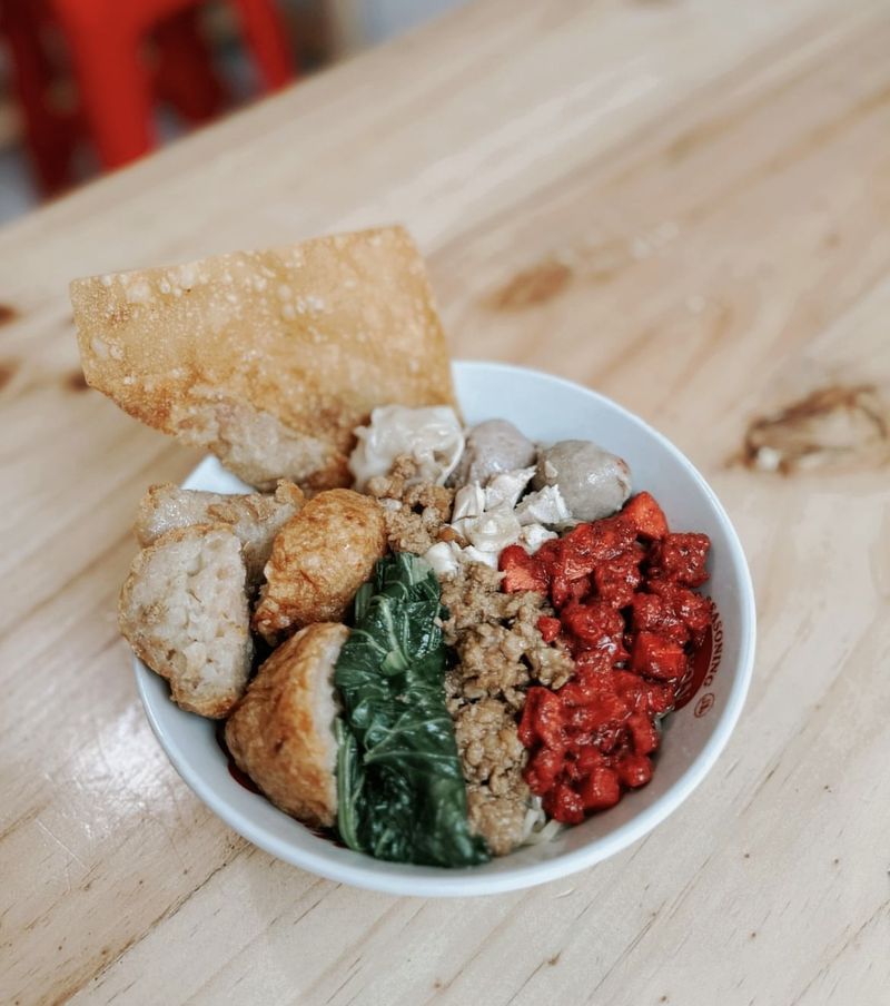 Di Tanjung Duren Ada Chinese Food Gerobakan hingga Bakmi Viral
