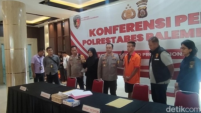 Fajar penusuk rekannya di Palembang saat diinterogasi polisi
