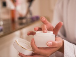 3 Produk Moisturizer Termahal di Dunia, Salah Satunya Dipakai Oleh Syahrini