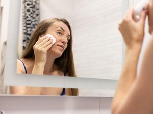 4 Tips Merawat Kesehatan Kulit Wajah di Usia 40 Tahun, Masih Butuh Sunscreen?