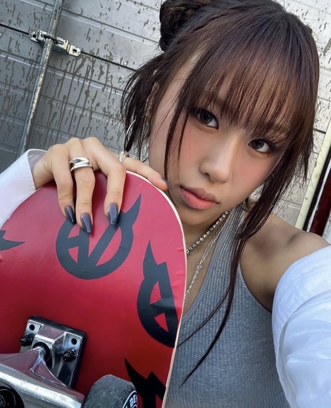 Menyusul kritik yang berdatangan hingga terancam diboikot, INA BADVILLAIN menyampaikan permintaan maaf. Dia mengaku ada beberapa hal di luar kendalinya, termasuk busana yang dipakainya. Foto: Instagram