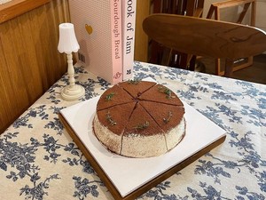 5 Kafe Kekinian di Jakbar untuk Ngopi dan Ngemil Dessert