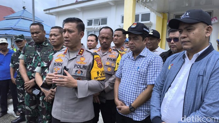 Kapolda Jambi usai memonitoring pelaksanaan rapat pleno PPK di Sungai Penuh.