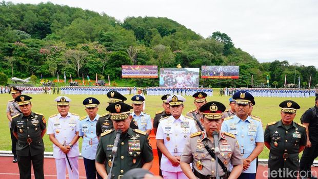 Kapolri Bersama Panglima TNI Lantik 1.104 Prabhatar Akademi TNI dan Polri