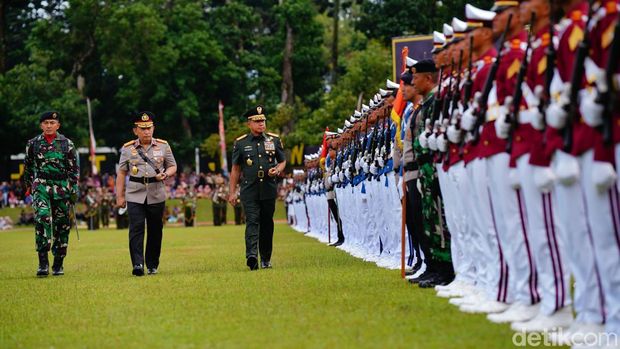 Kapolri Bersama Panglima TNI Lantik 1.104 Prabhatar Akademi TNI dan Polri