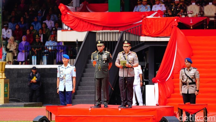 Kapolri Bersama Panglima TNI Lantik 1.104 Prabhatar Akademi TNI dan Polri