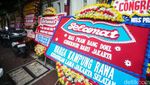Karangan Bunga Penuhi di Posko Pramono-Rano Karno