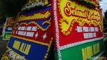 Karangan Bunga Penuhi di Posko Pramono-Rano Karno