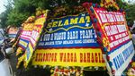 Karangan Bunga Penuhi di Posko Pramono-Rano Karno