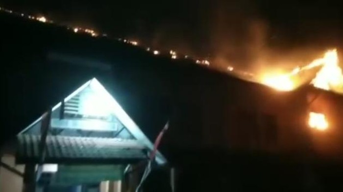 Kebakaran yang menghanguskan gedung rumah tahfiz Al-Quran di Jalan Perintis Kemerdekaan, Kota Makassar.
