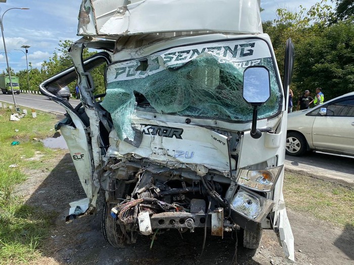 Kecelakaan truk di Selogiri, Wonogiri, Jumat (29/11/2024) pagi.