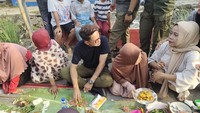 Saat masa kampanye, Ramzi sempat ngeliwet bareng dengan warga yang ada di Cianjur. Menunya dari ayam goreng sampai ikan asin. Foto: Instagram @abiramzi76