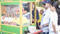 Terakhir ini momen Ramzi dan Asila saat makan soto mie dan nasi di pinggir jalan.  Foto: Instagram @abiramzi76