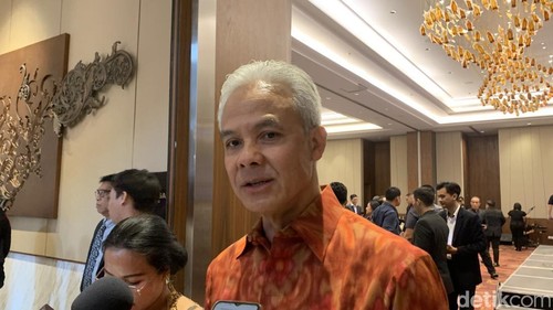 Ketua DPP PDI Perjuangan Bidang Pemerintah dan Otonomi Daerah, Ganjar Pranowo, saat ditemui di acara Rakernas Ikadin di Jimbaran, Badung, Bali, Jumat (29/11/2024). (Foto: Rizki Setyo/detikBali)