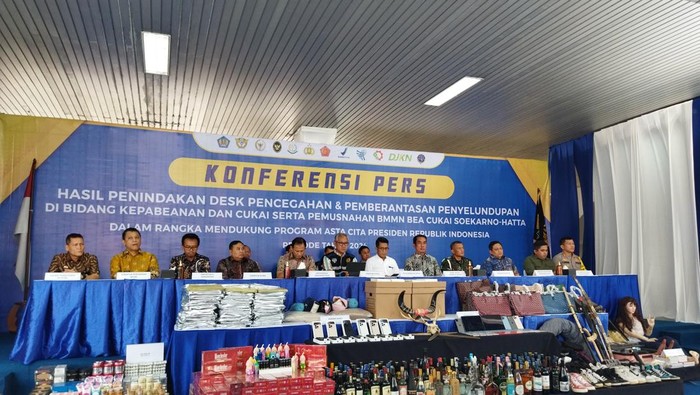 Konferensi Pers Ditjen Bea Cukai di Bandara Soekarno Hatta.