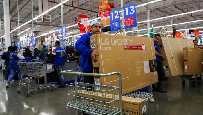 Sam's Club di Mexico City ramai pengunjung saat El Buen Fin, meniru antusiasme Black Friday dengan diskon besar. Pembeli berburu promo untuk kebutuhan liburan.
