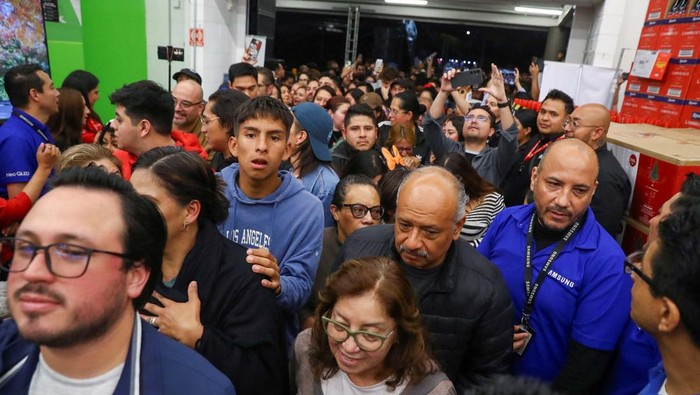 Sam's Club di Mexico City ramai pengunjung saat El Buen Fin, meniru antusiasme Black Friday dengan diskon besar. Pembeli berburu promo untuk kebutuhan liburan.
