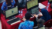Selama proses rekapitulasi berlangsung, masyarakat diimbau untuk tetap tenang dan menunggu hasil resmi dari KPU. Meski beberapa pasangan calon telah mengklaim kemenangan berdasarkan quick count, hasil ini belum bersifat final.  