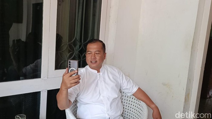 Iqbal saat video call dengan Prabowo, Jumat (29/11/2024). (Dok. Tim Iqbal-Dinda)